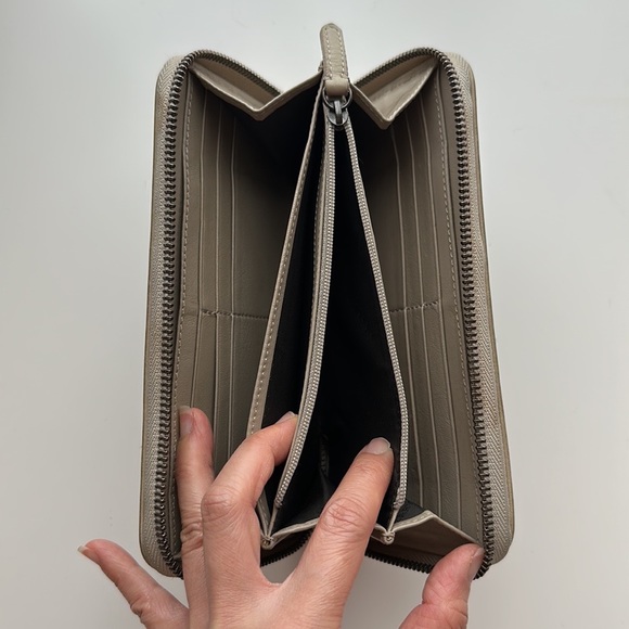 Authentic Burberry check and leather zip around wallet - Picture 5 of 8